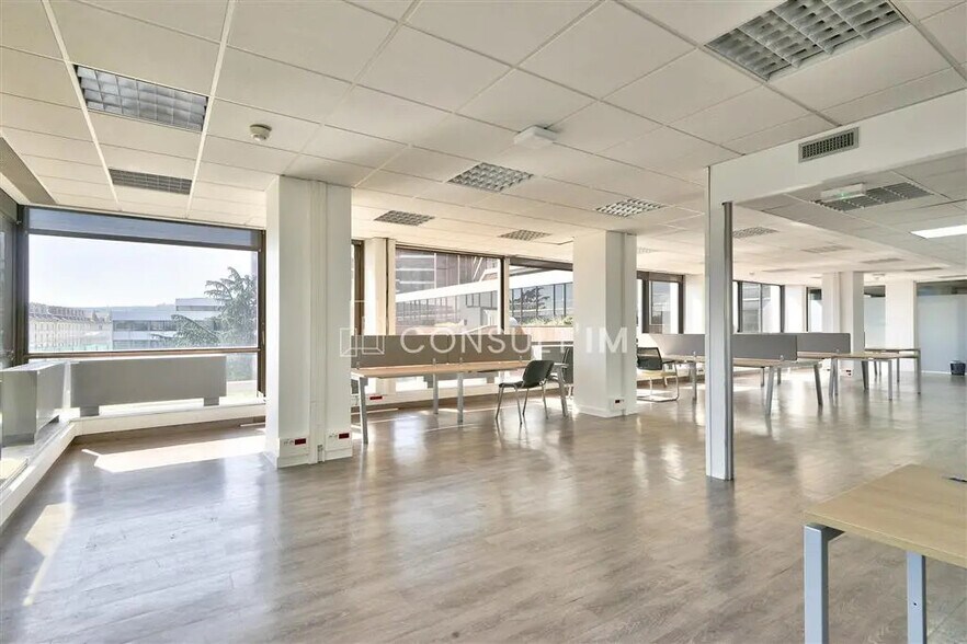 Bureau dans Saint-Cloud à louer - Photo de l’immeuble – Image 3 sur 5