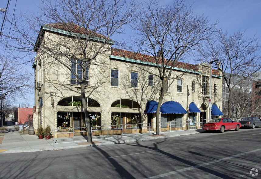 2101-2111 N Prospect Ave, Milwaukee, WI à louer - Photo de l’immeuble – Image 2 sur 2