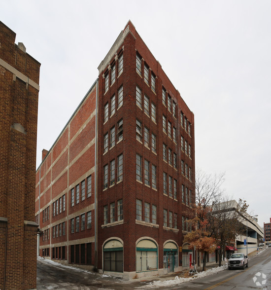 738 Armstrong Ave, Kansas City, KS à louer - Photo de l’immeuble – Image 1 sur 9