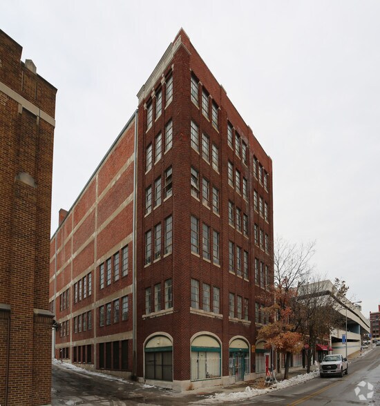 738 Armstrong Ave, Kansas City, KS à vendre - Photo principale – Image 1 sur 8