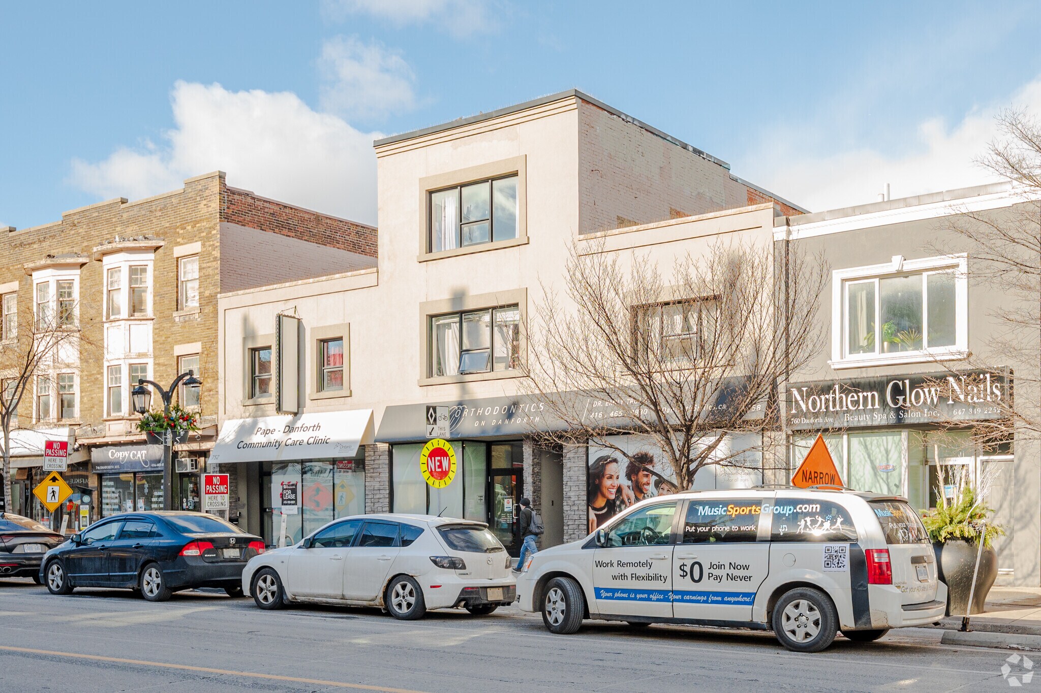 752 Danforth Ave, Toronto, ON à louer Photo principale– Image 1 sur 4