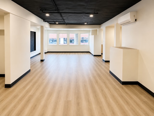 214-218 W 4th St, Santa Ana, CA à louer Photo intérieure– Image 1 sur 6