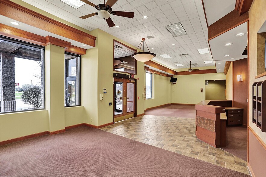 711 W Gardner Dr, Marion, IN à vendre - Photo de l’immeuble – Image 3 sur 64