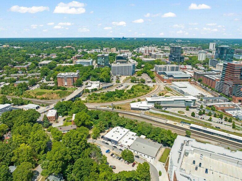 302 Dupont Cir, Raleigh, NC à vendre - Photo de l’immeuble – Image 2 sur 8