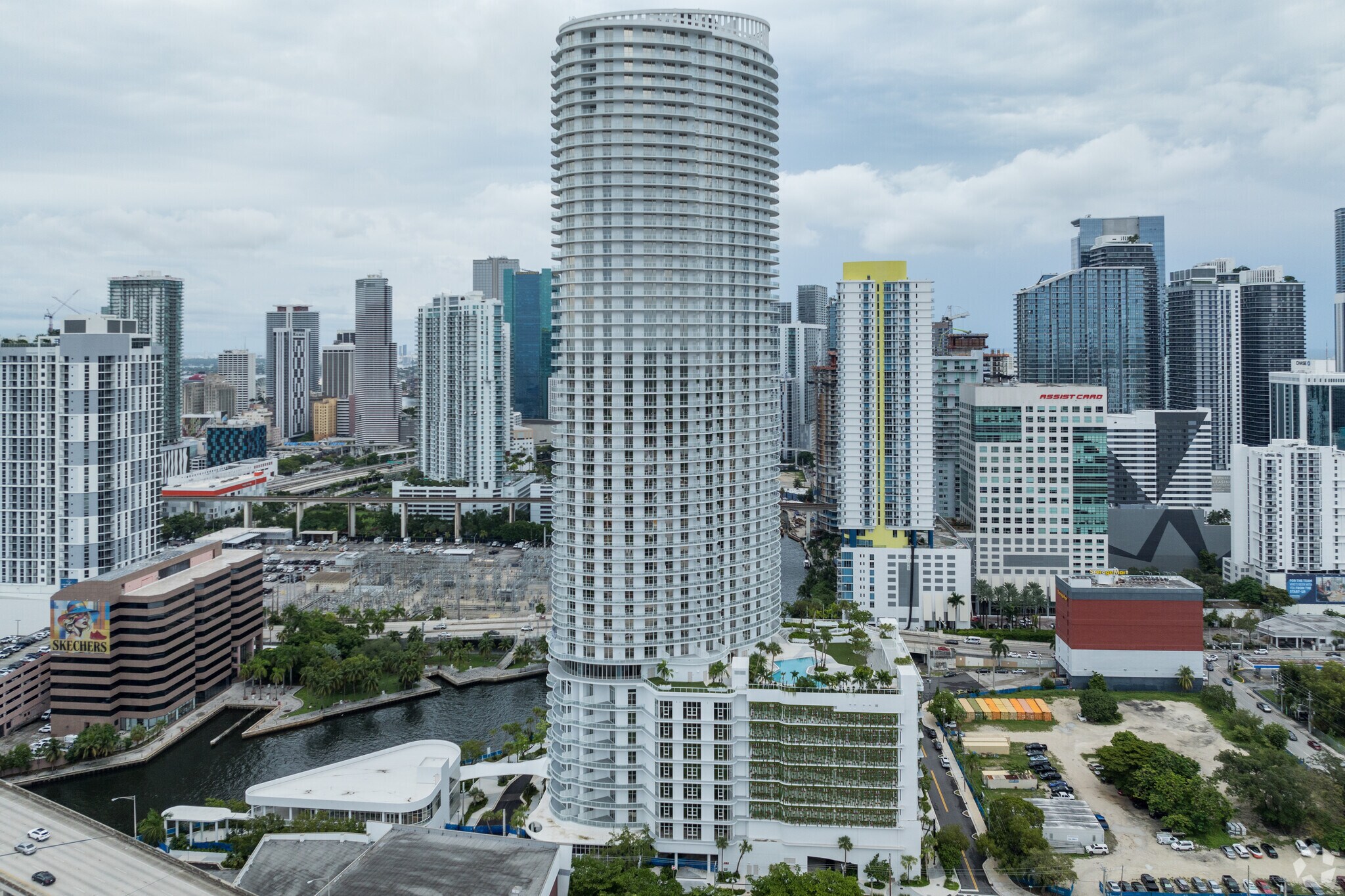 275 SW 6th St, Miami, FL à louer Photo principale– Image 1 sur 10