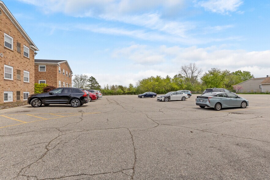 2180 44th St SE, Kentwood, MI à vendre - Photo de l’immeuble – Image 3 sur 10