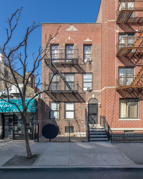2852 35th St, Astoria, NY à vendre - Photo de l’immeuble – Image 1 sur 3