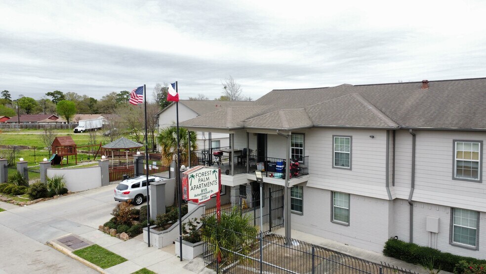 815 Autumnwood Dr, Houston, TX à vendre - Photo de l’immeuble – Image 2 sur 4