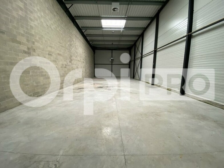 Local d'activités dans Bondoufle à vendre - Photo de l’immeuble – Image 2 sur 4