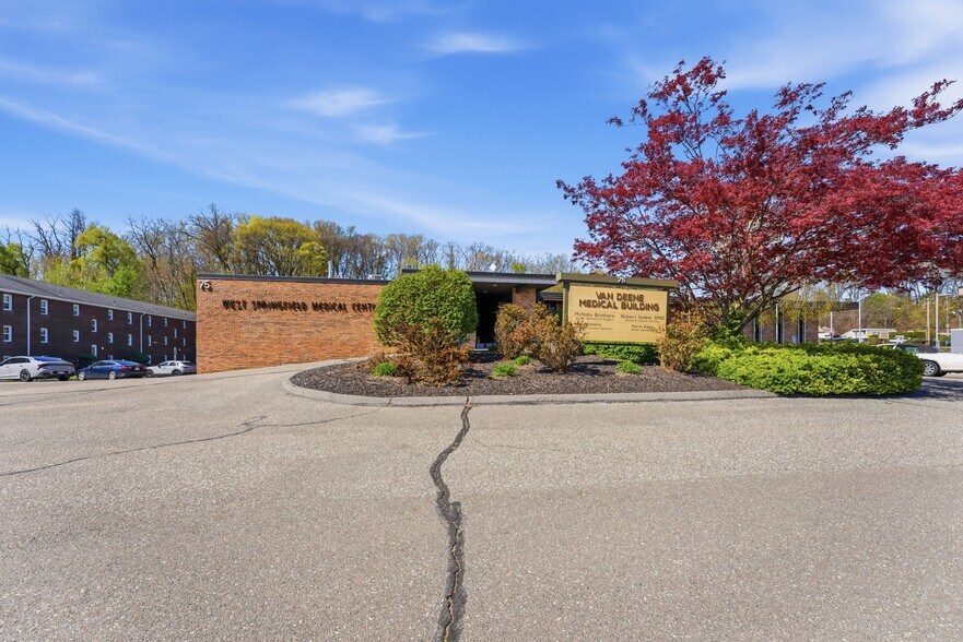 75 Van Deene Ave, West Springfield, MA à louer - Photo de l’immeuble – Image 2 sur 19