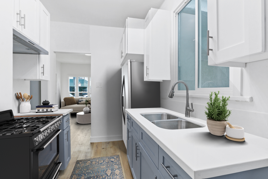 201 N Normandie Ave, Los Angeles, CA à vendre - Photo de l’immeuble – Image 3 sur 19