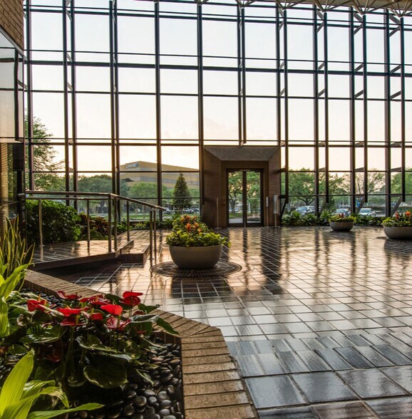 12621 Featherwood Dr, Houston, TX à louer - Hall d’entrée – Image 3 sur 22