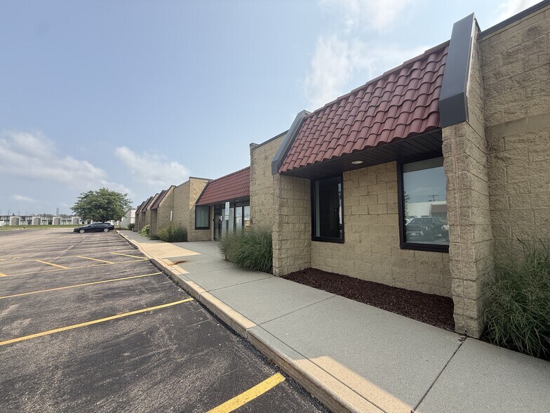 365 Smoke Tree Plaza Dr, North Aurora, IL à louer - Photo de l’immeuble – Image 3 sur 6