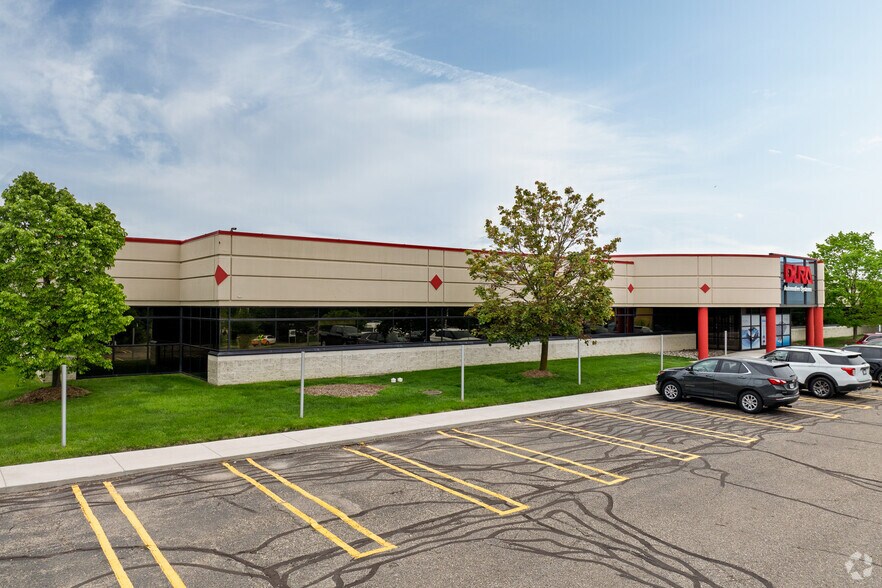 1780 Pond Run, Auburn Hills, MI à louer - Photo principale – Image 1 sur 6