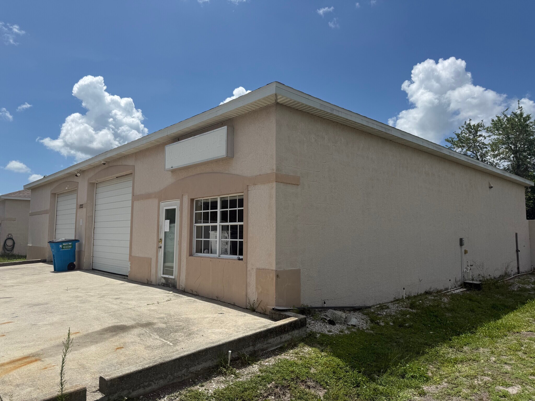 1723 NE 10th Ter, Cape Coral, FL à vendre Photo de l’immeuble– Image 1 sur 11