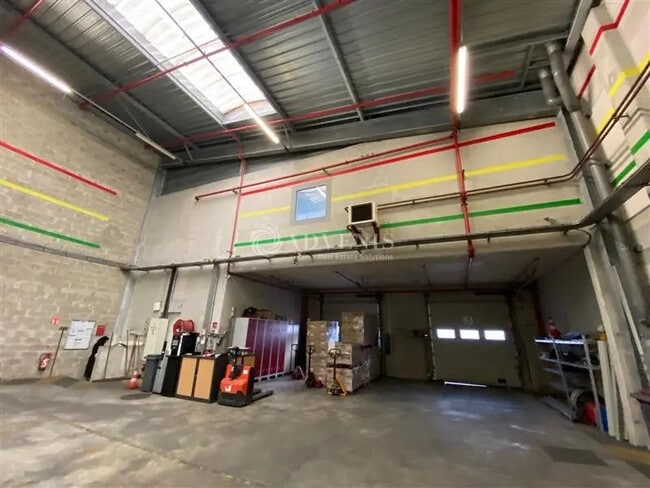 Plus de détails pour Local d'activités à louer