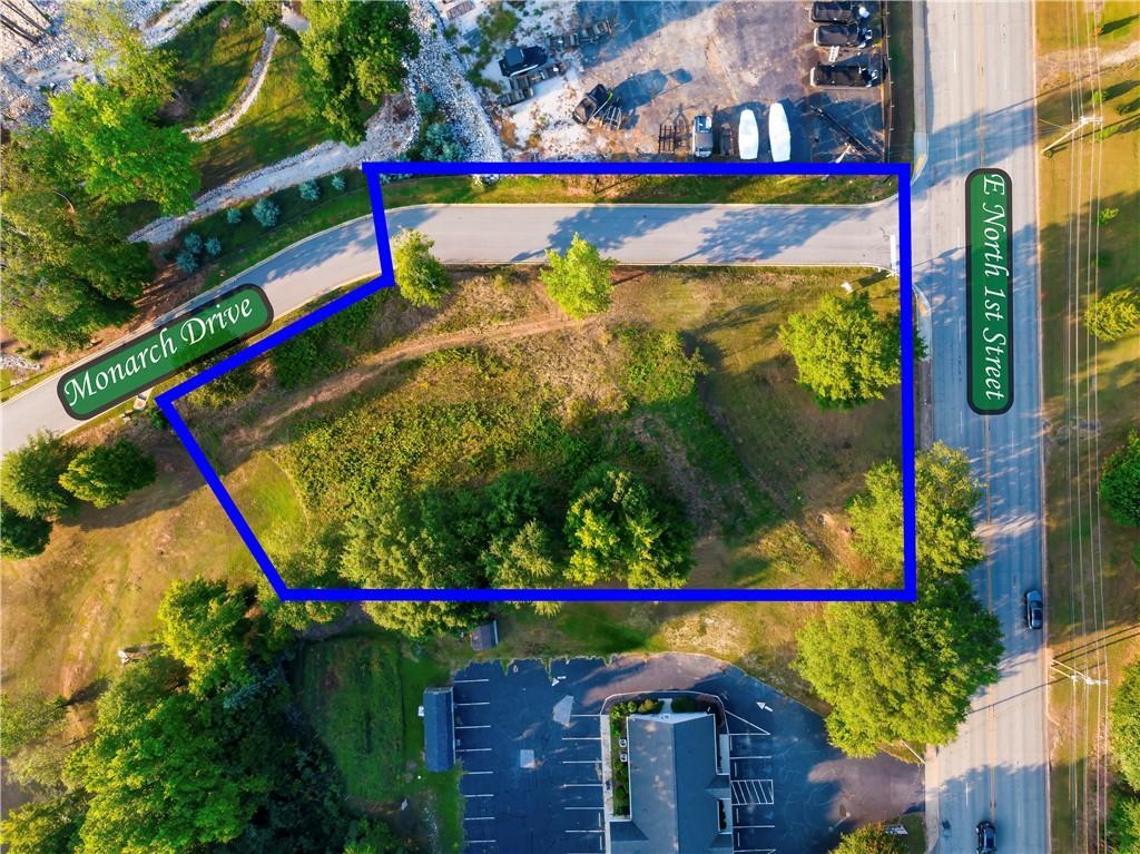 911 E North 1st St, Seneca, SC à vendre Photo principale– Image 1 sur 9