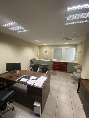 Bureau dans Saint-Estève à vendre - Photo de l’immeuble – Image 1 sur 3