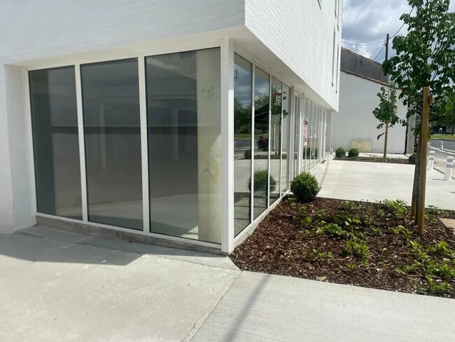 Plus de détails pour Local commercial à louer