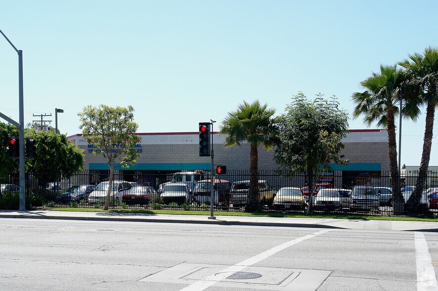 2002 1st St, Santa Ana, CA à vendre - Photo de l’immeuble – Image 2 sur 2