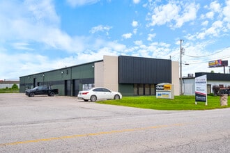 3307-3313 Industrial Pky, Jeffersonville, IN à louer Photo de l’immeuble– Image 2 sur 5