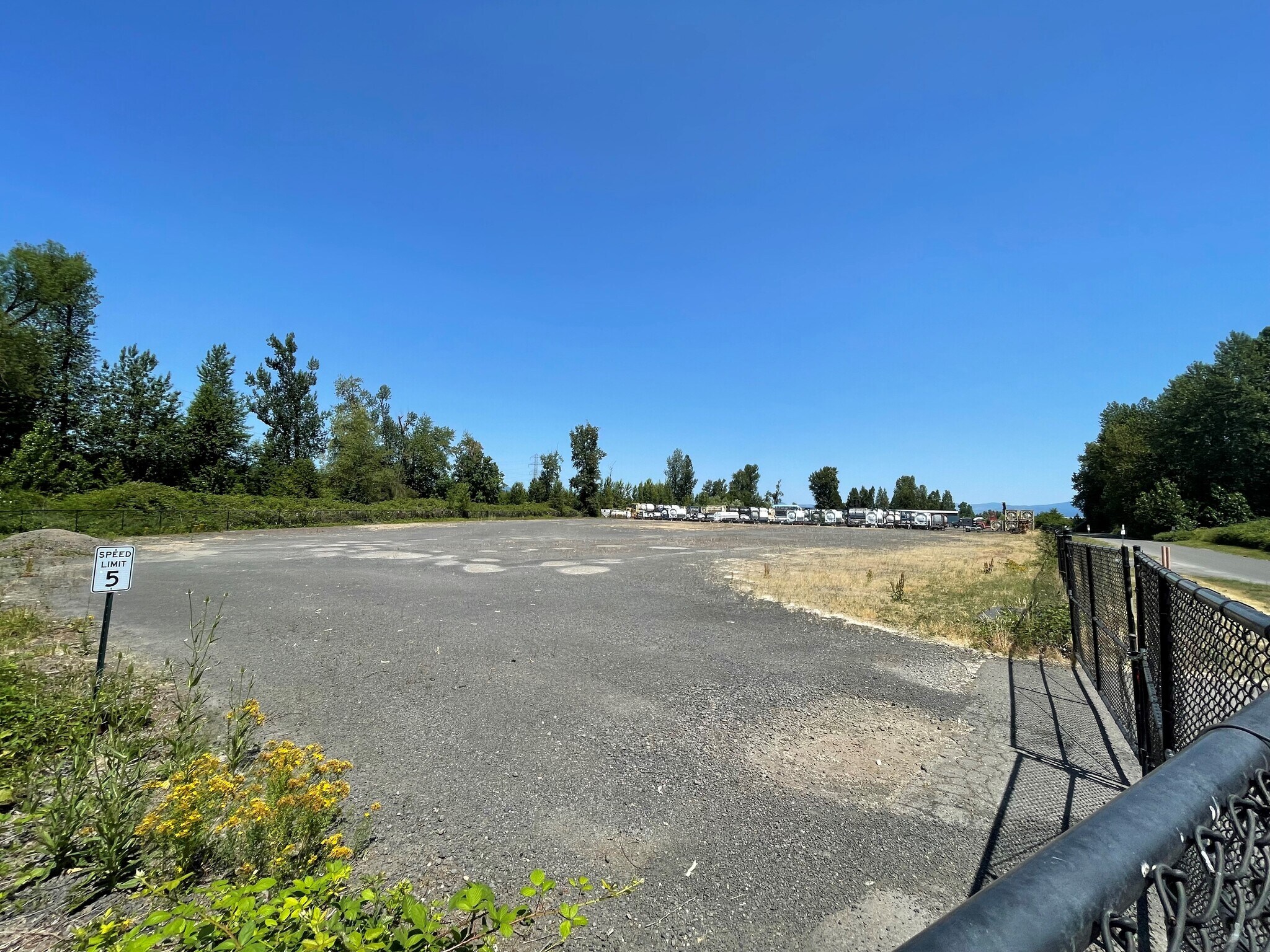 3601 NW Marine Dr, Troutdale, OR à louer Photo principale– Image 1 sur 6
