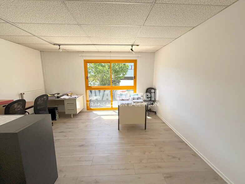 Bureau dans SAINT-OUEN-L'AUMONE à vendre - Photo de l’immeuble – Image 3 sur 12