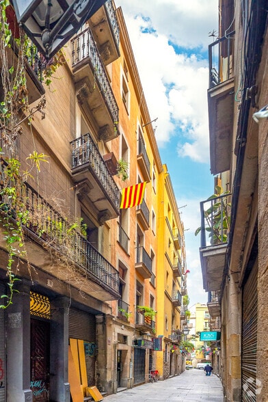 Immeuble residentiel dans Barcelone, Barcelona à vendre - Photo principale – Image 1 sur 1