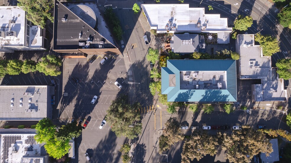 815 5th St, Santa Rosa, CA à louer - Photo de l’immeuble – Image 2 sur 2