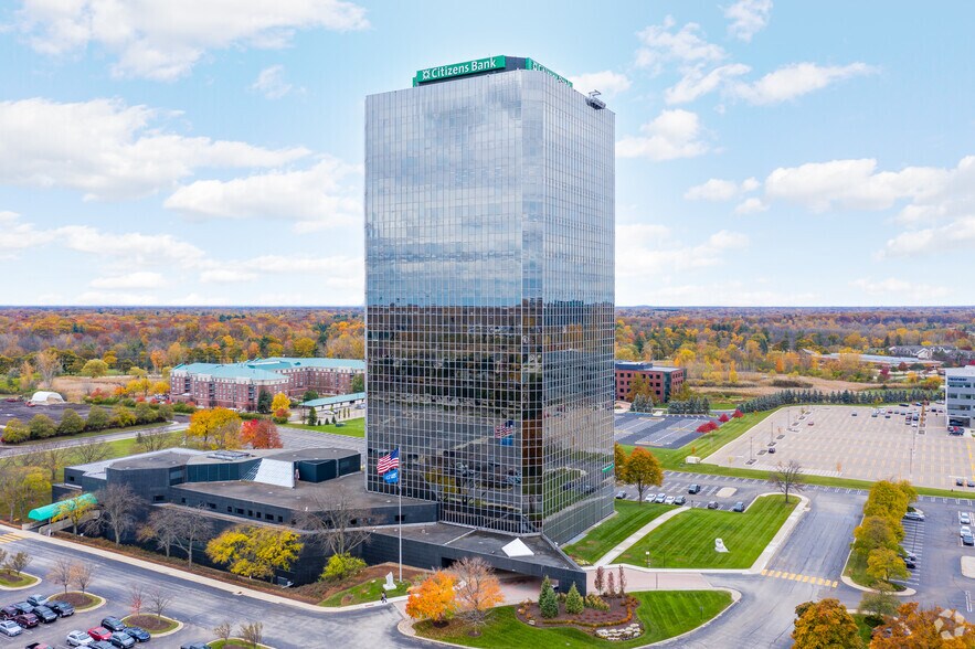 27777 Franklin Rd, Southfield, MI à louer - Photo de l’immeuble – Image 2 sur 13