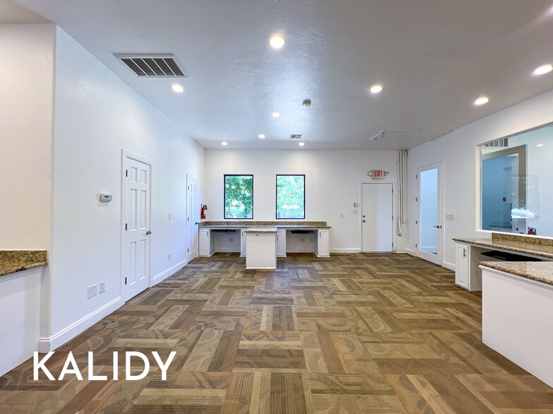 14909 N Kelly Ave, Edmond, OK à vendre - Photo de l’immeuble – Image 2 sur 54