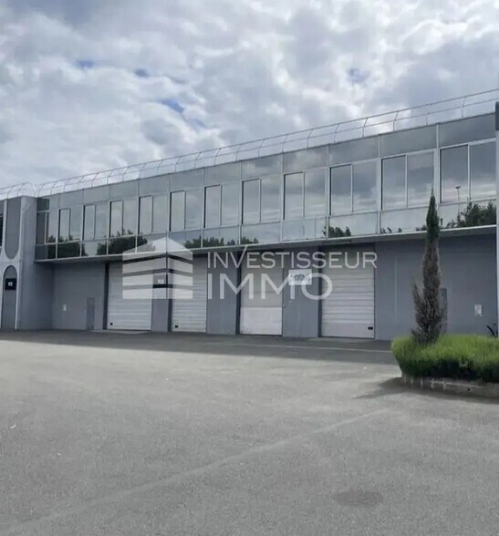 Local d’activités dans Saint-Denis à louer - Photo de l’immeuble – Image 2 sur 9