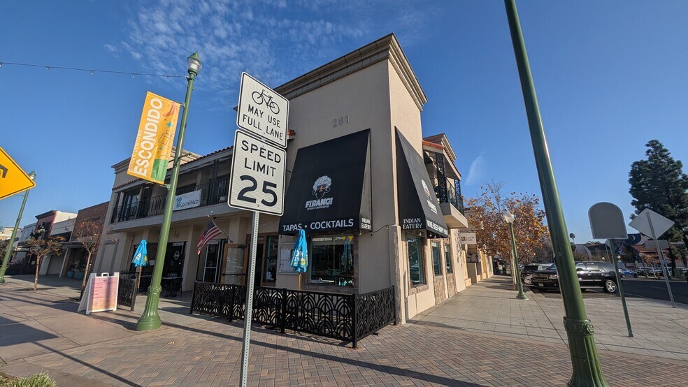 201 E Grand Ave, Escondido, CA à vendre - Photo de l’immeuble – Image 3 sur 24