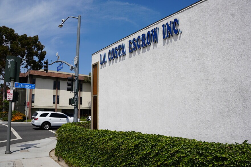 8300 Florence Ave, Downey, CA à vendre - Photo de l’immeuble – Image 2 sur 23