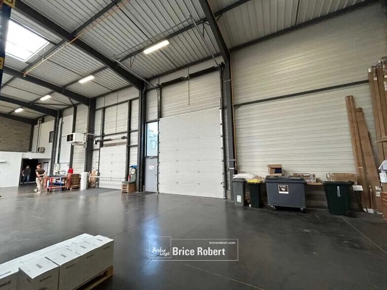 Bureau dans Saint-Priest à louer - Photo intérieure – Image 3 sur 6