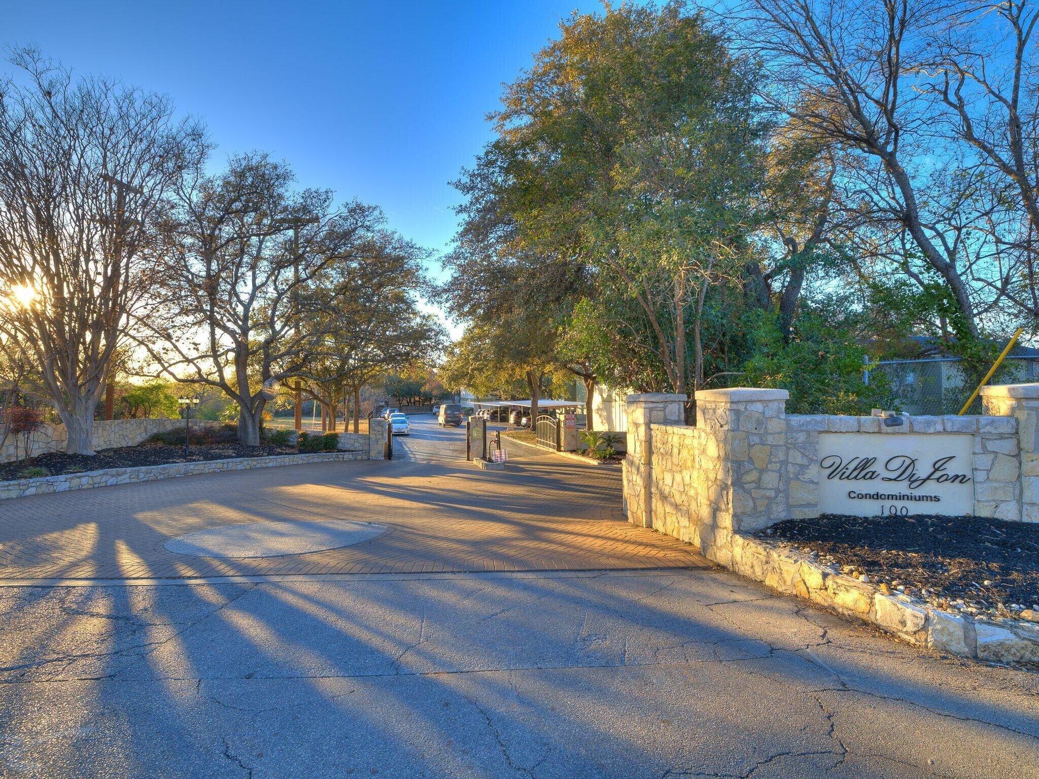 100 Lorenz Rd, San Antonio, TX à vendre Photo de l’immeuble– Image 1 sur 16