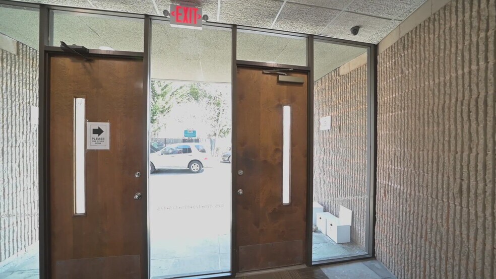 475 Main St, Farmingdale, NY à louer - Vidéo sur l’annonce professionnelle – Image 2 sur 10