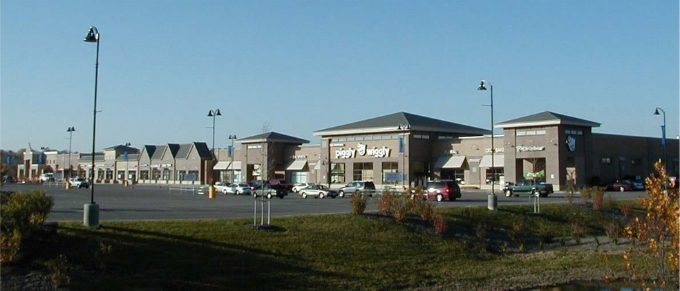 1280-1300 Brown St, Oconomowoc, WI à louer - Photo de l’immeuble – Image 3 sur 8