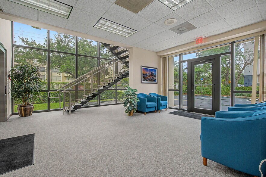 9440 SW 77th Ave, Miami, FL à vendre - Hall d’entrée – Image 3 sur 25