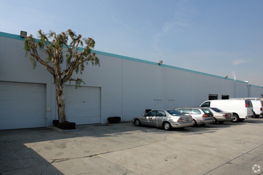 3700 N Industry Ave, Lakewood, CA à louer - Photo de l’immeuble – Image 3 sur 30
