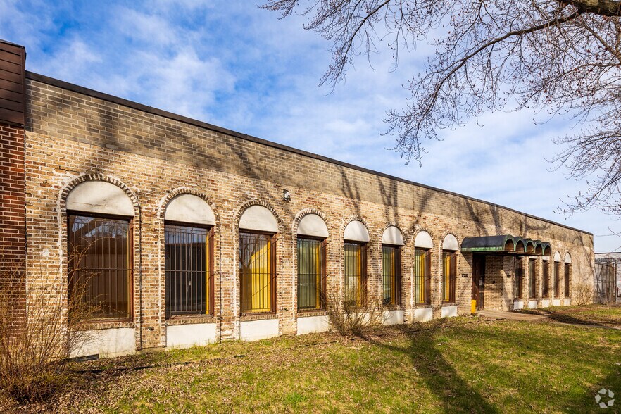 12300 Boul Albert-Hudon, Montréal, QC à louer - Photo de l’immeuble – Image 2 sur 24
