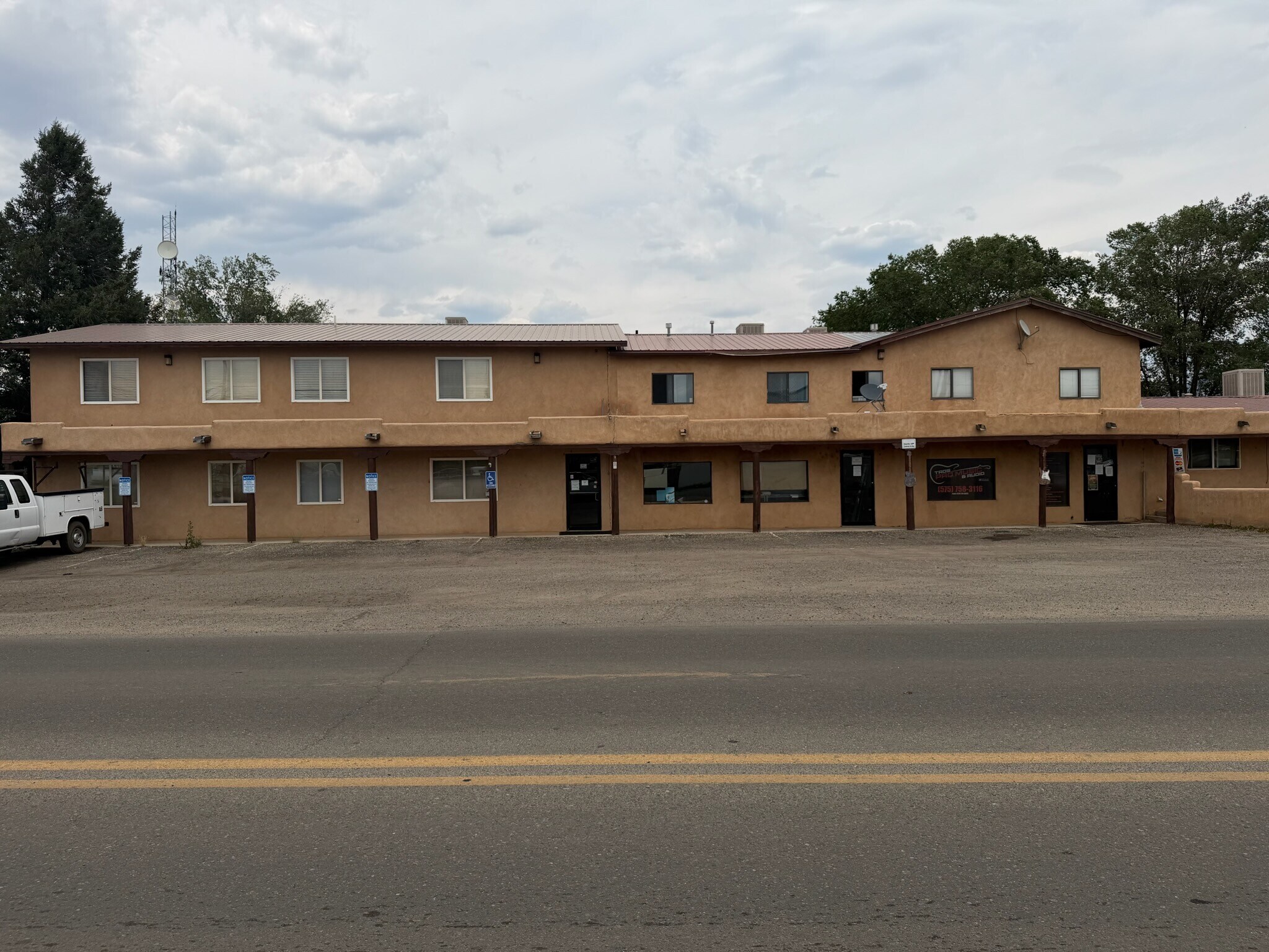 125 Camino de la Merced, Taos, NM à louer Photo intérieure– Image 1 sur 7