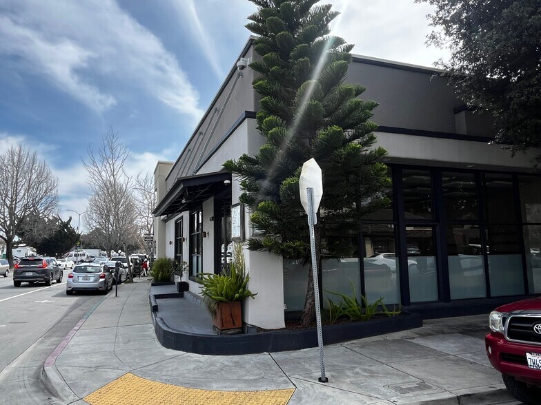 765 Cedar St, Santa Cruz, CA à louer - Photo de l’immeuble – Image 3 sur 6
