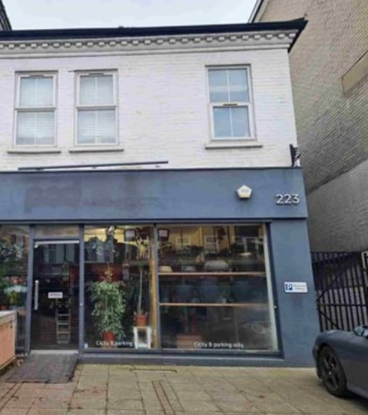 223 Upper Richmond Rd, Londres à vendre Photo de l’immeuble– Image 1 sur 3