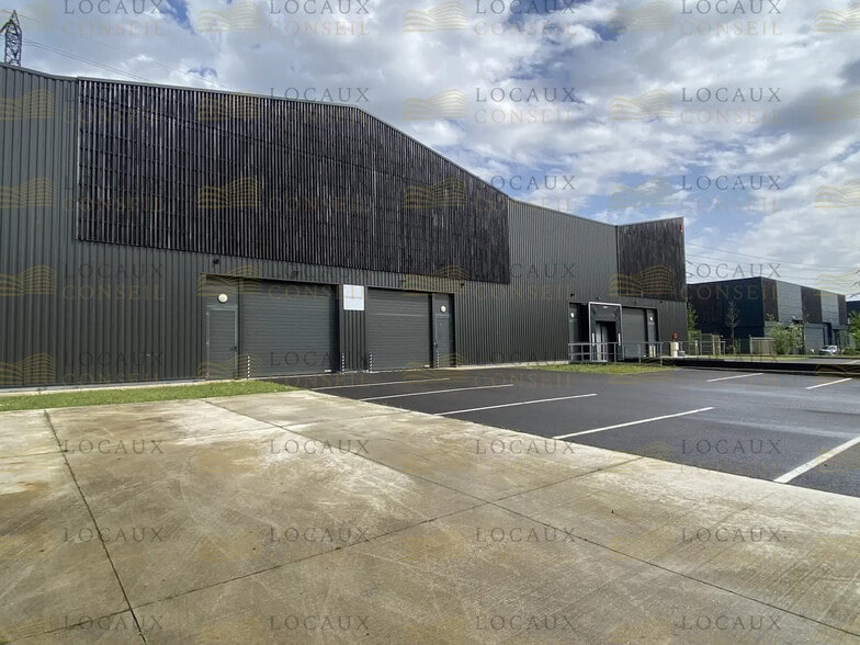Local d’activités dans Cormeilles-en-Parisis à louer - Photo de l’immeuble – Image 2 sur 5