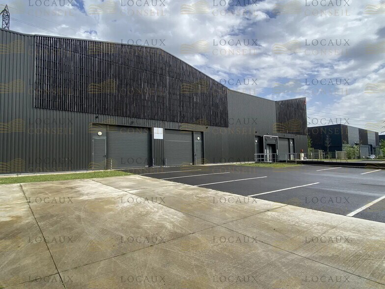 Local d’activités dans Cormeilles-en-Parisis à louer - Photo de l’immeuble – Image 3 sur 5