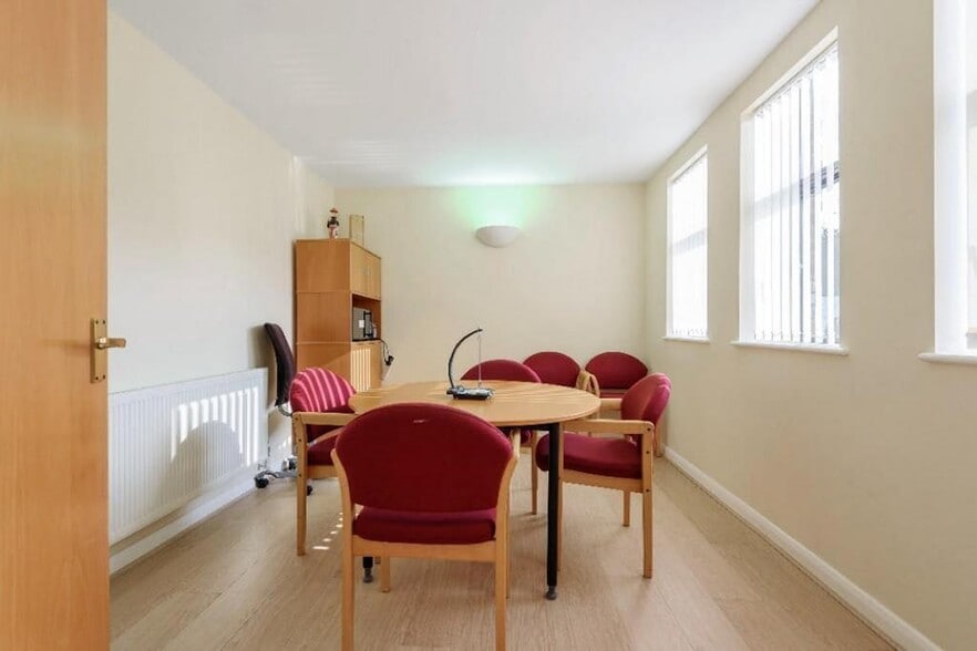 32-34 Byron Hill Rd, Harrow à vendre - Photo de l’immeuble – Image 2 sur 14