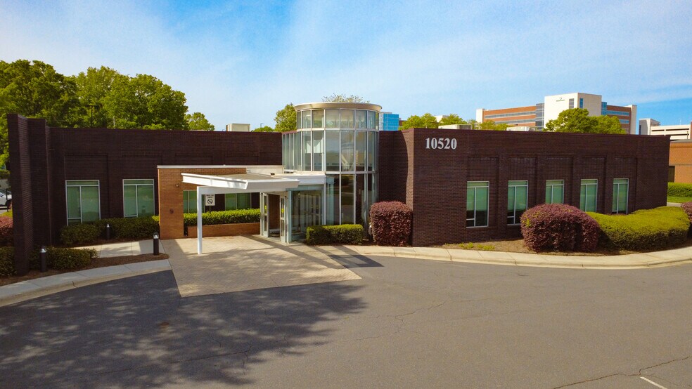 10520 Park Rd S, Charlotte, NC à louer - Photo principale – Image 1 sur 10
