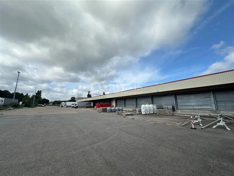 Local d’activités dans Moulins-lès-Metz à louer - Photo de l’immeuble – Image 2 sur 4