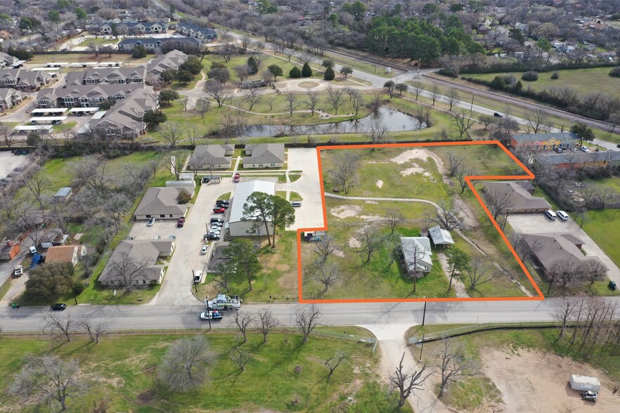 1500 N Ruddell St, Denton, TX à vendre - Photo de l’immeuble – Image 2 sur 5